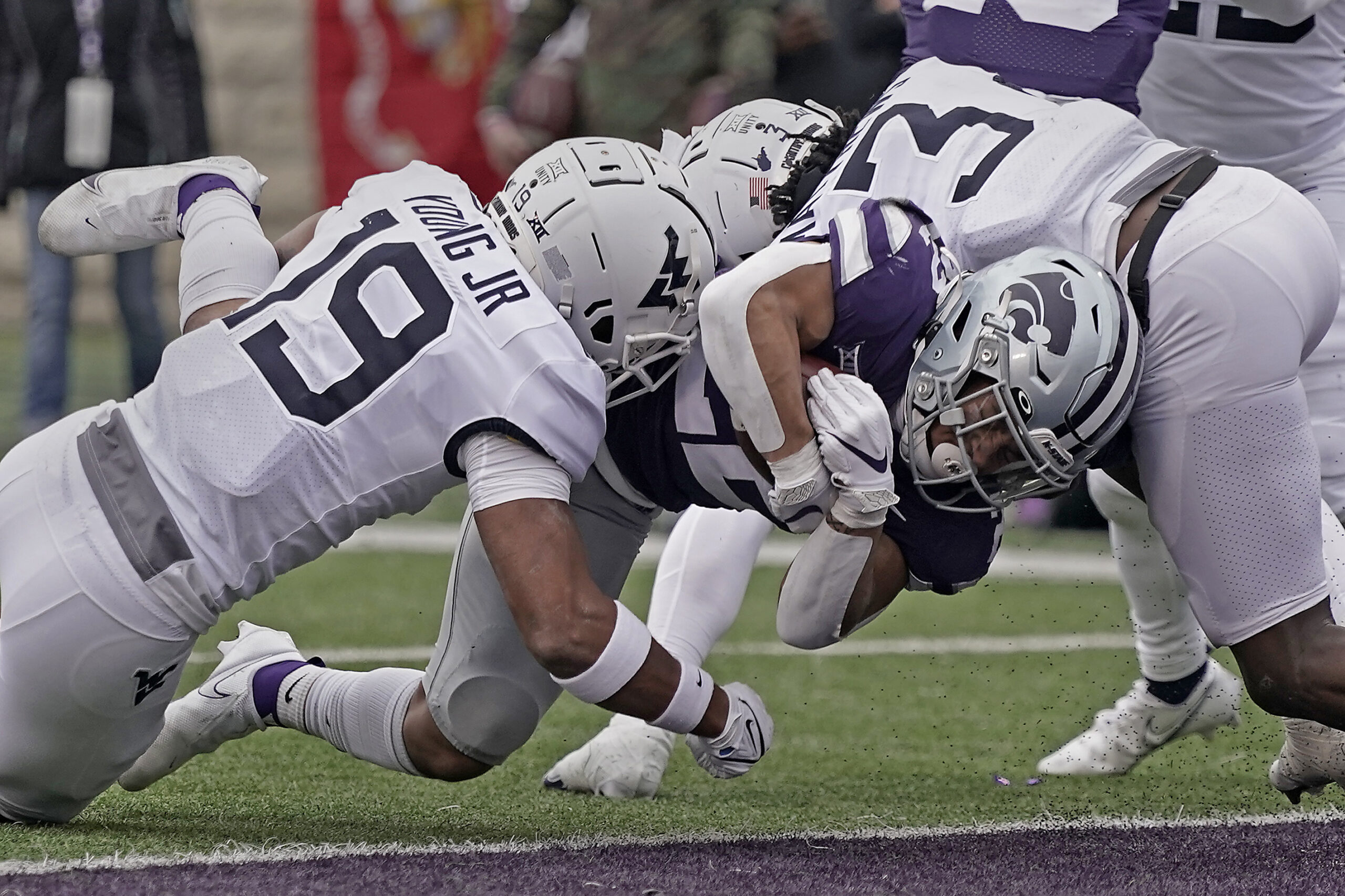 Deuce Vaughn, Kansas State run past West Virginia